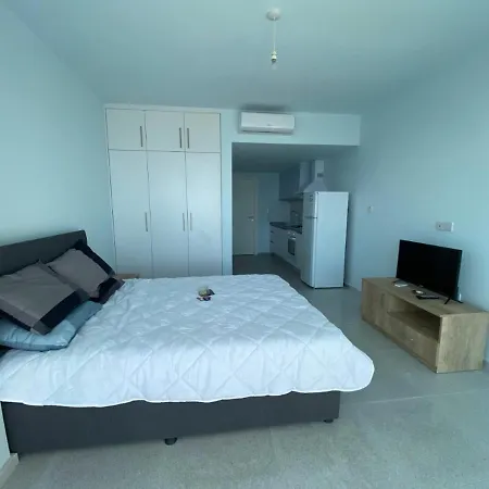 Apartmán Spacious Studio Apartment *